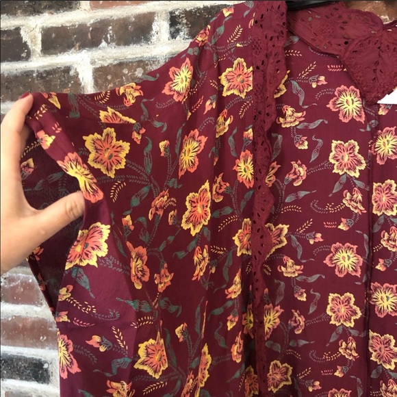 Sun & Shadow - NWOT Floral Maroon Kimono - Picture 7 of 8